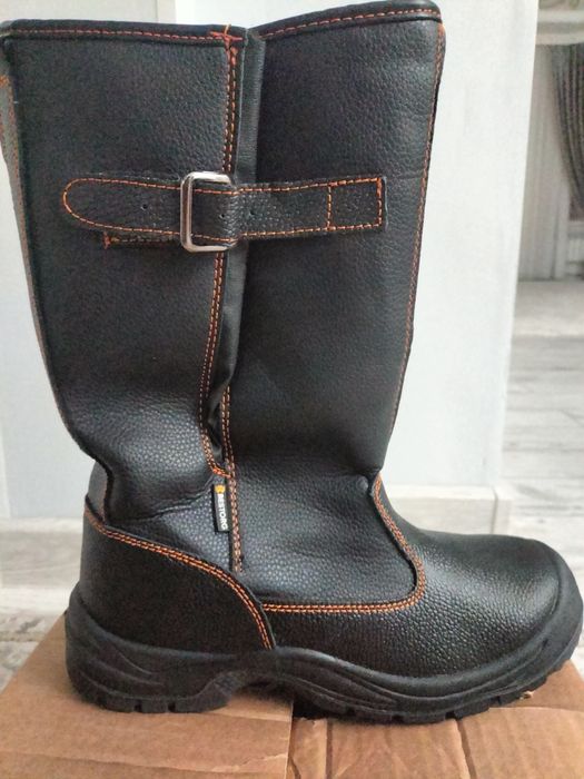 Зимние сапоги  20 тыс тенге размер 46