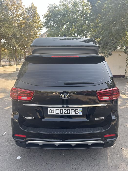 KIA Carnival. Hi limuzin