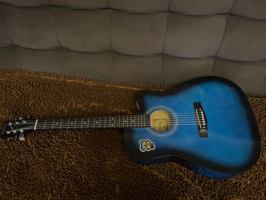 Прадам гитару  срочно