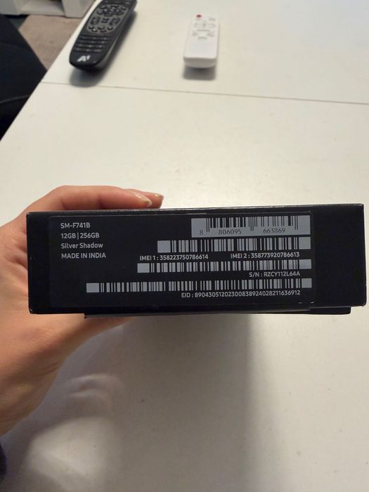 * Перфектен * Z flip 6 silver shadow 256 GB