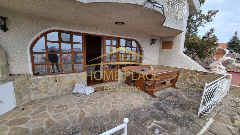 Дава се под наем Къща в Варна, Бриз - 160 кв.м за 1938 € - Снимка #2