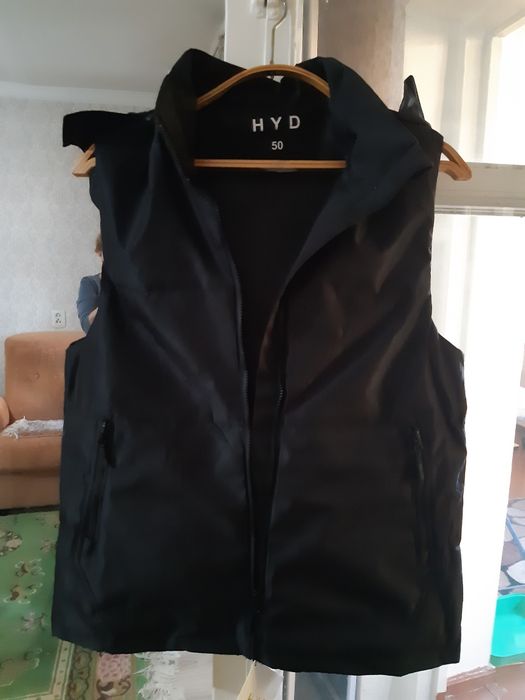 Жилет с капюшоном