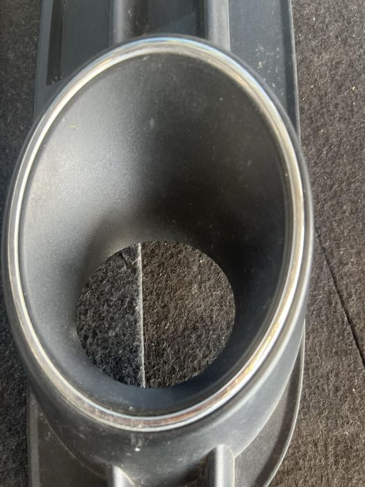 Решетка с дупка за халоген или дистроник за AUDI A6 c7 4g0807682 h