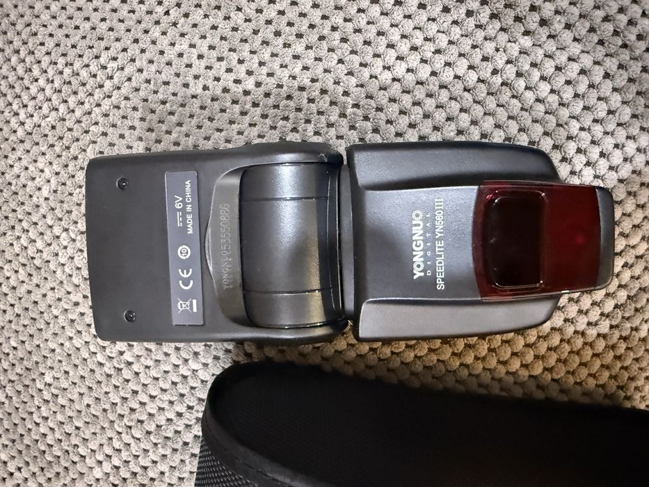 Nikon D5100 cu obiective blitz si rucsac