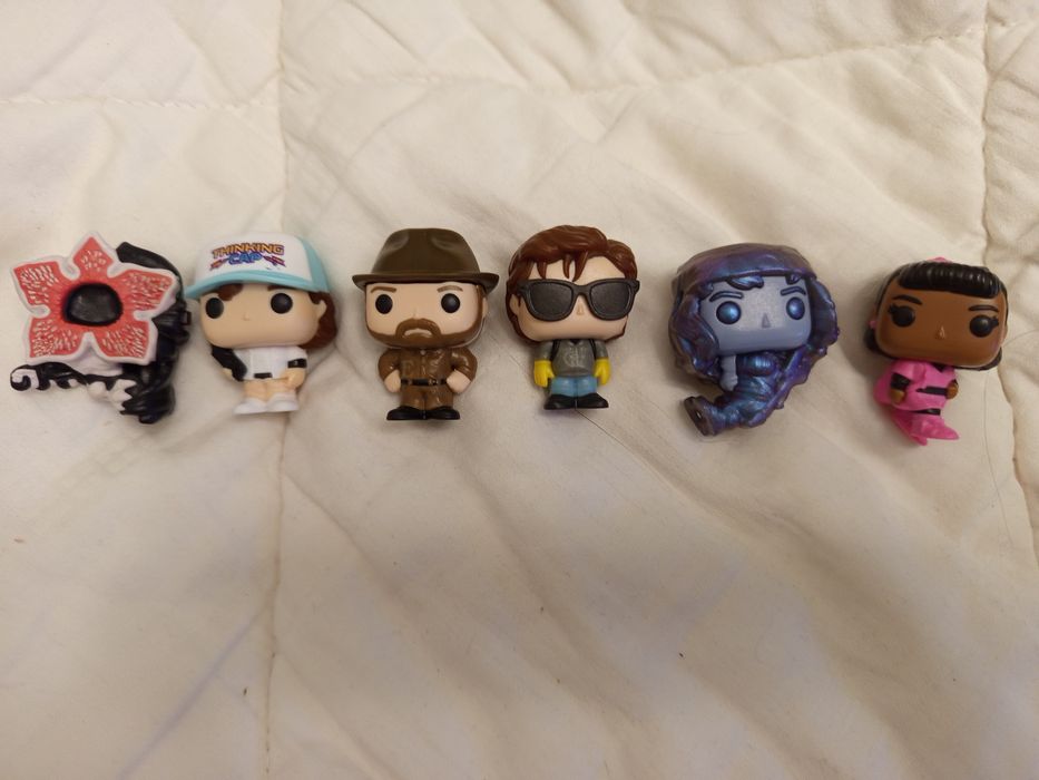 Продам фигурки осд:Киндер Джой