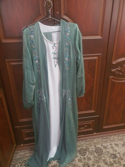 Abaya dubayniki sharfi bilan