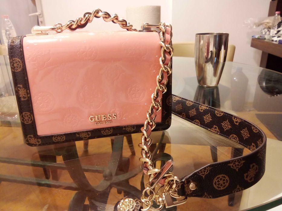 Нова чанта Guess, корал- 169 лв.