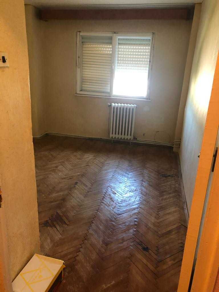 De vanzare apartament 4 camere 2 bai