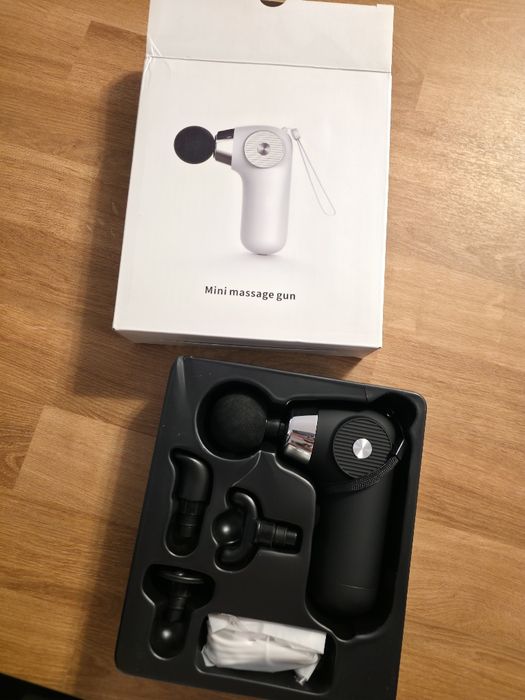 Aparat de masaj mini electric – 4 capete, reîncărcabil USB