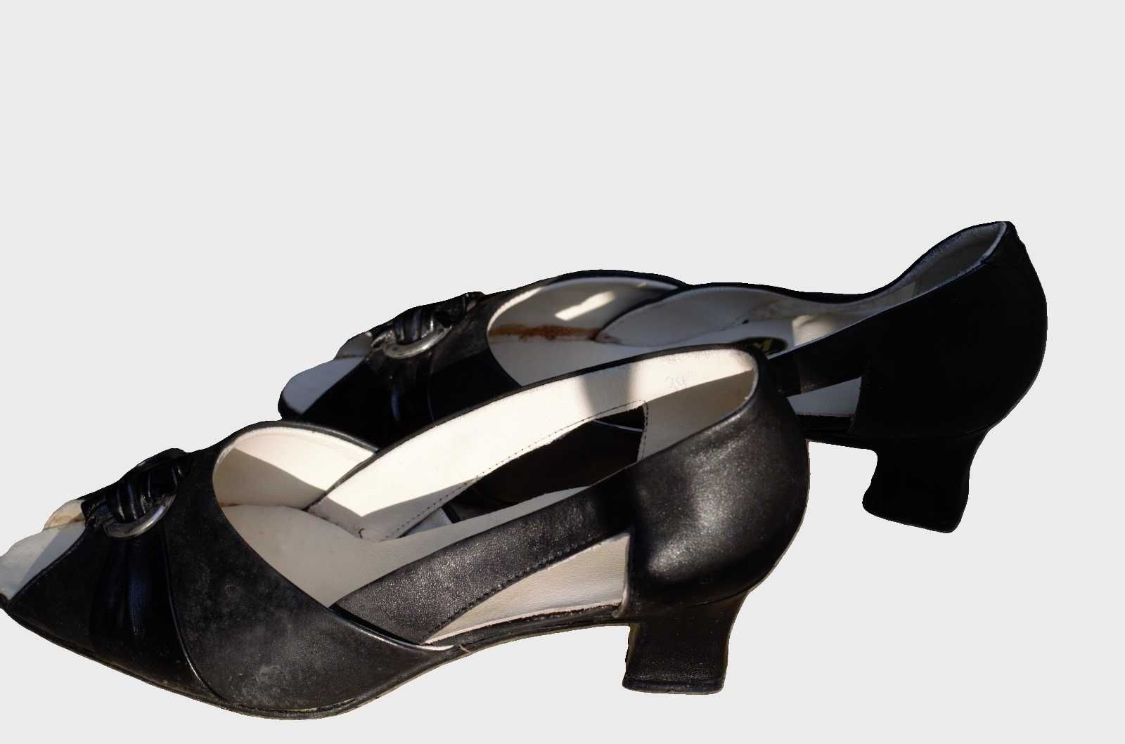 Pantofi decupati negri 39