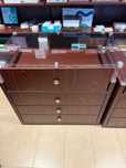 Corpuri vitrina cu 4 sertare pentru expunerea produselor in show-room.