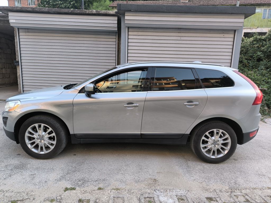 Volvo XC60. 2400куб. см.