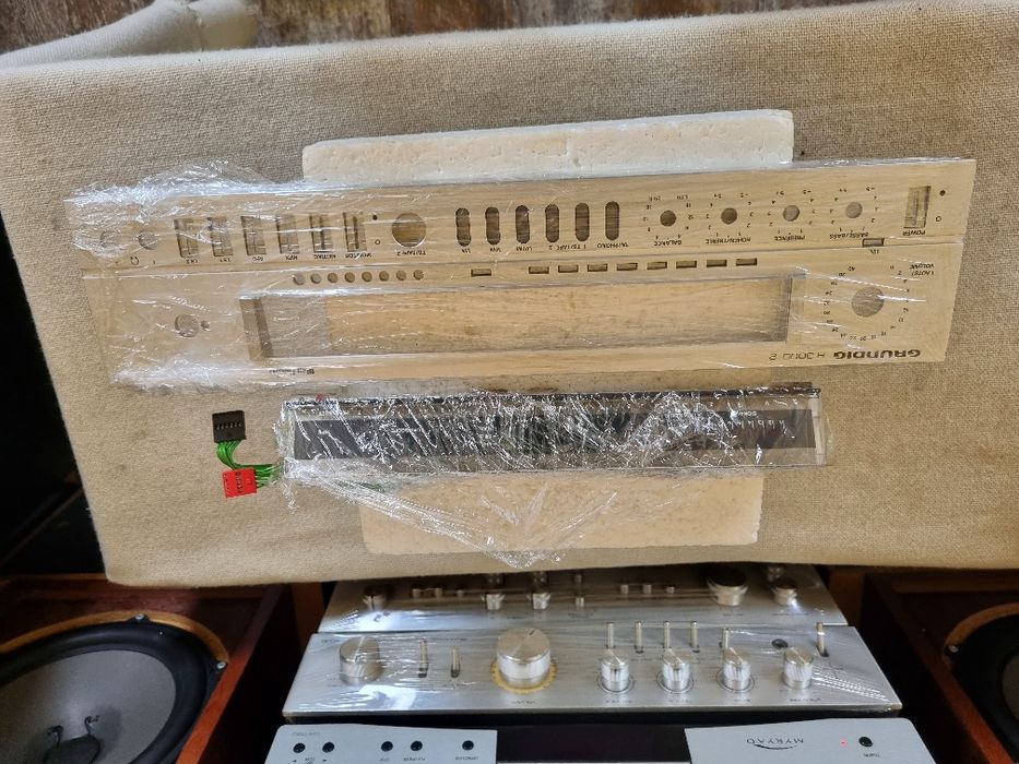 Panou frontal Amp Grundig R 3000-2. Impecabil.