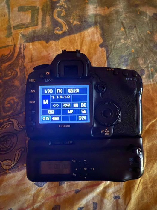 Vând Canon 5D Mark II + Canon 650D + Obiectiv 75-300mm + Accesorii