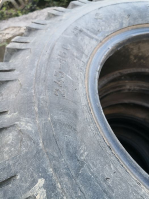 245 R 16 цола гуми за джип maloya