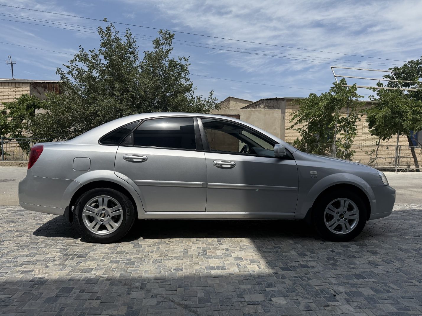 Lacetti 1.8 yili 2010 holati ideal narxi 7200 Yana kelishamiz