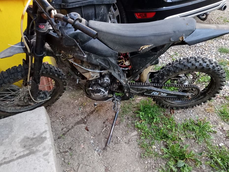 Vând cross urgent !!