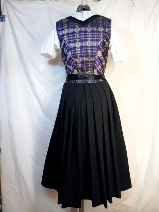 Dirndl Nr.40-42 rochie bavareza sarafan tirolez Oktoberfest
Sarfan Roc