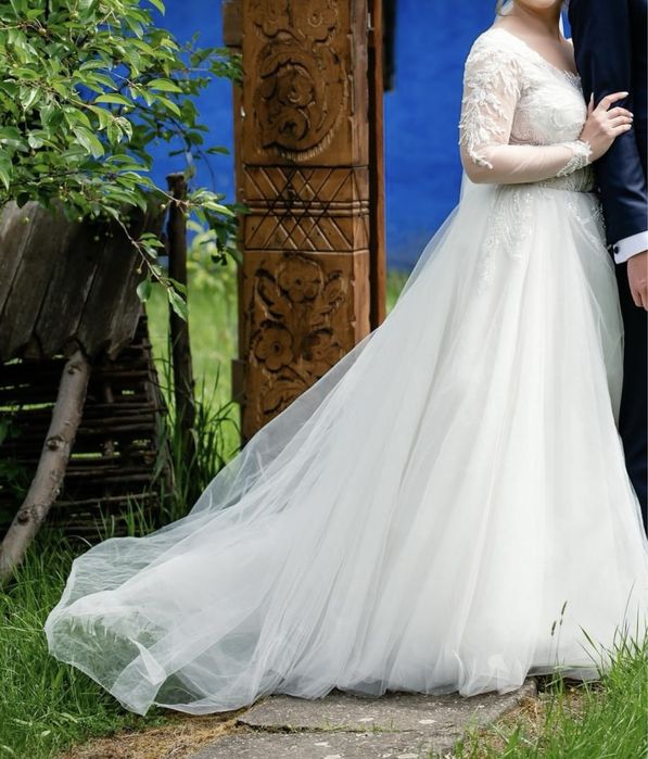 Vand rochie de mireasa sezon 2024