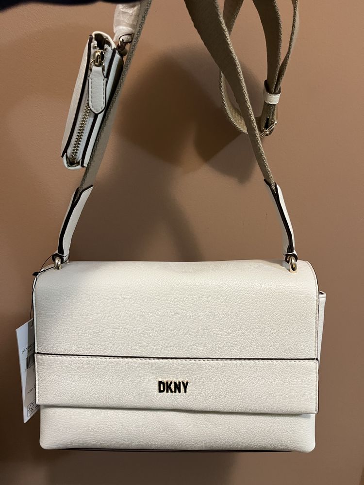 Чанта DKNY - чисто нова