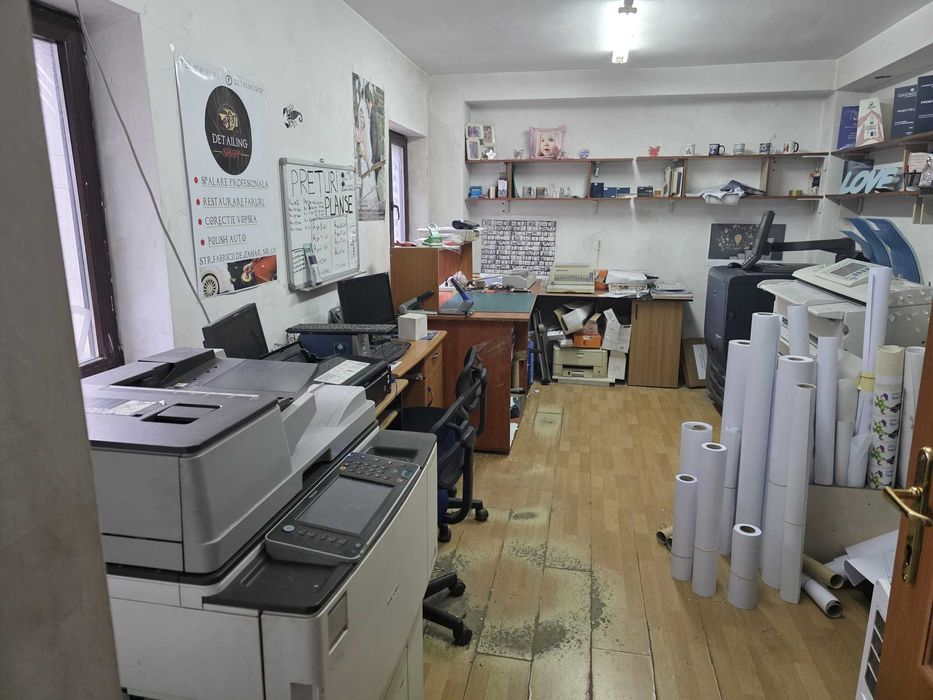 Vand spatiu comercial central 40 mp cu parcare proprie