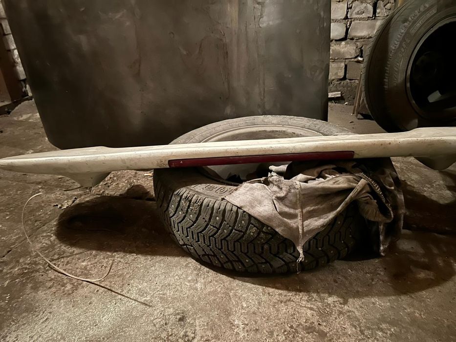 Продам спойлер со стоп сигналом