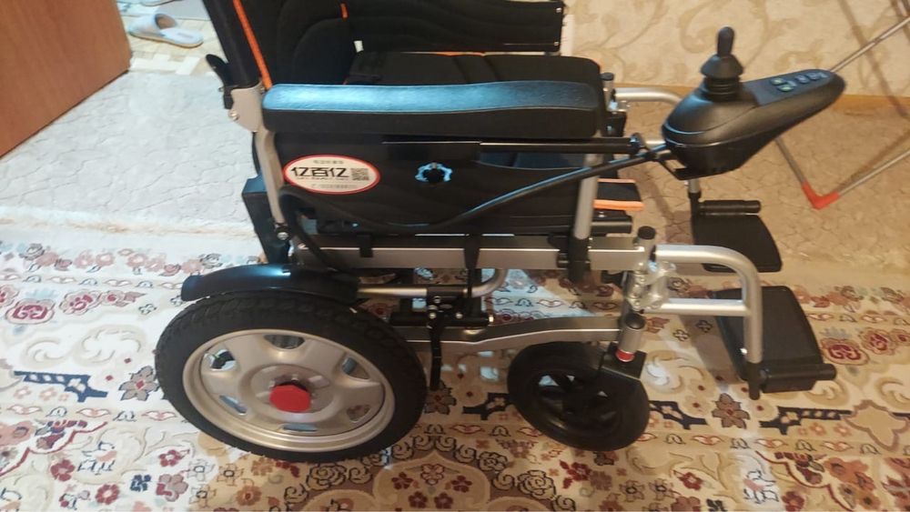 Продам инвалидную коляску акумуляторна вес 150 кг заряд хода 20 км
