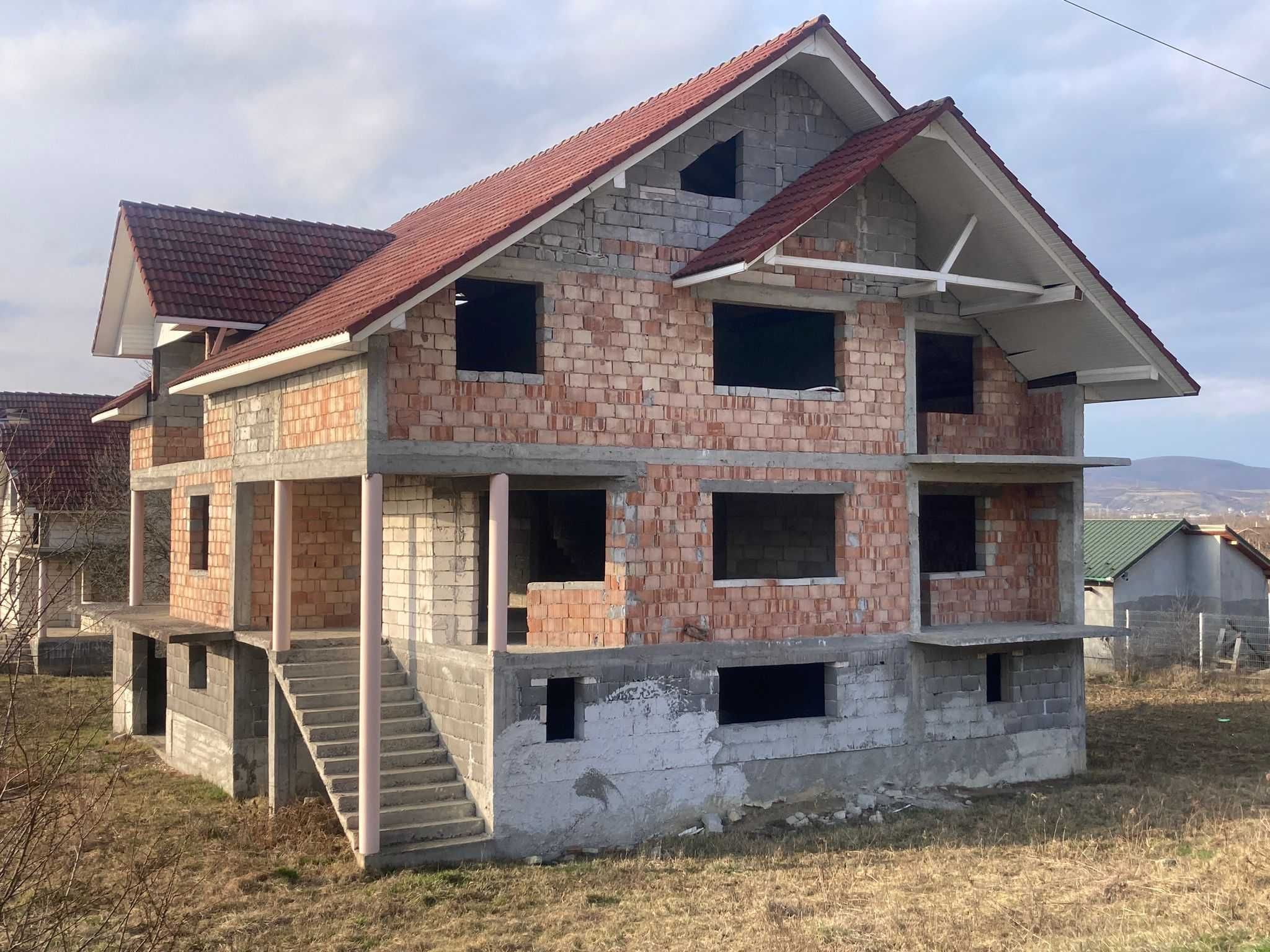 Casa in rosu, 3km de Dej, in Mica, localitate Manastirea - (jud. Cluj)