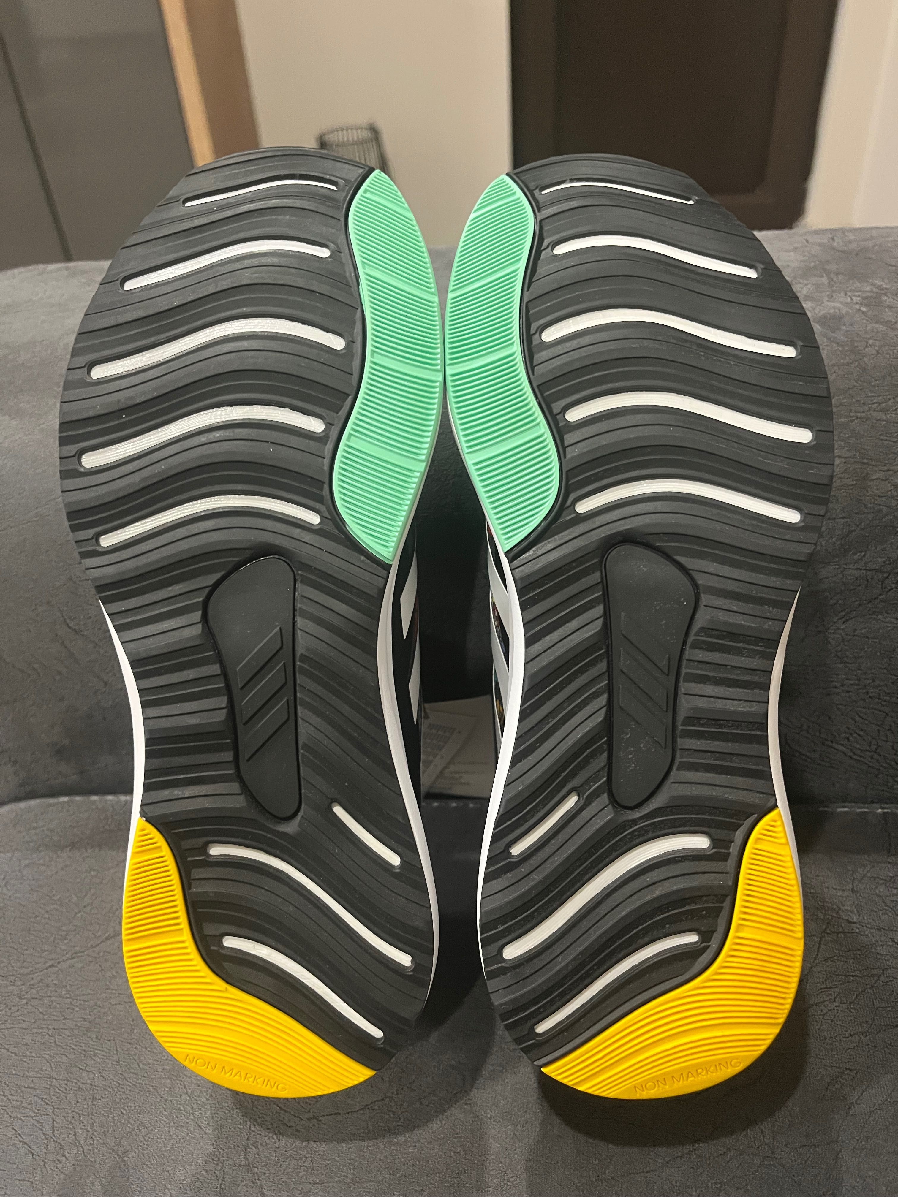 Маратонки Adidas 39 1/3