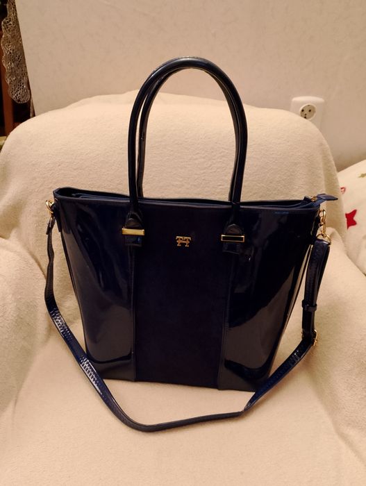 Дамски чанти - лак, велур