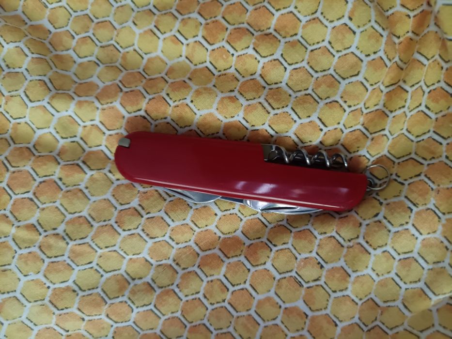 Briceag multifunctional pentru camping pescuit drumeții.