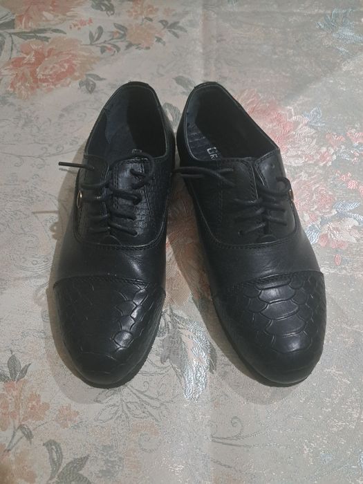 Продаются кожанные детские мужские туфли 35-37 размер