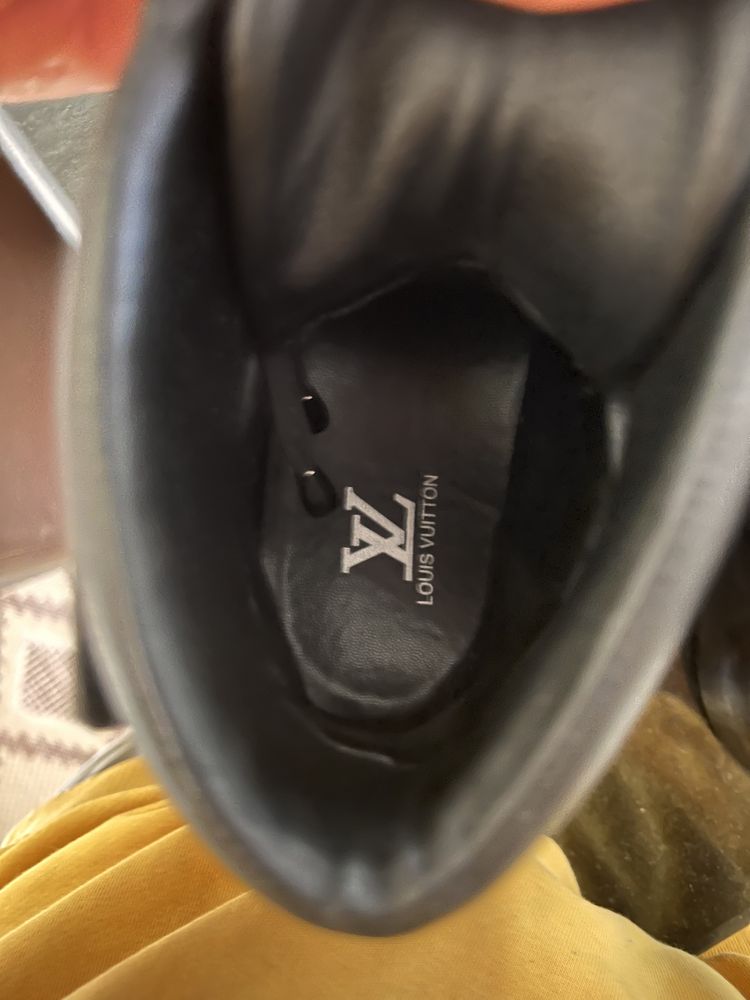 Adidasi ca noi LV 41
