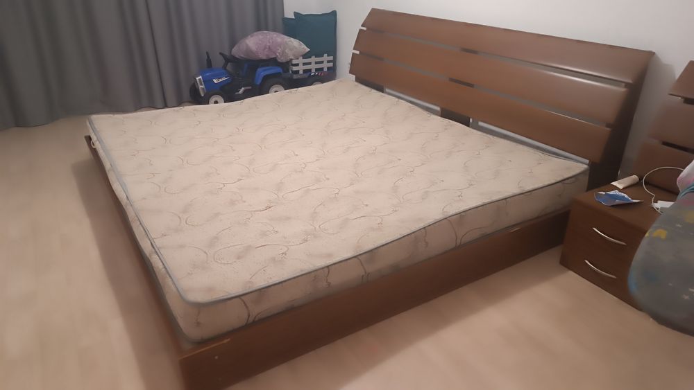 Продается двухспальная кровать 200× 220