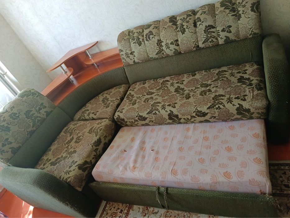 Угловой диван в отличном состоянии после хим чистки