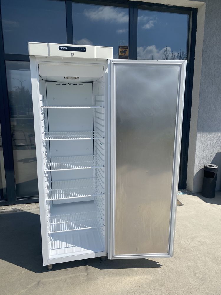 Професионален хладилник с вентилатор  Gram