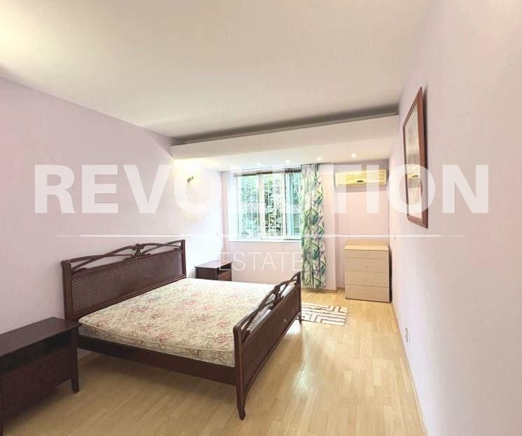 Дава се под наем Двустаен апартамент в Варна, Център - 55 кв.м за 390 € - Снимка #1