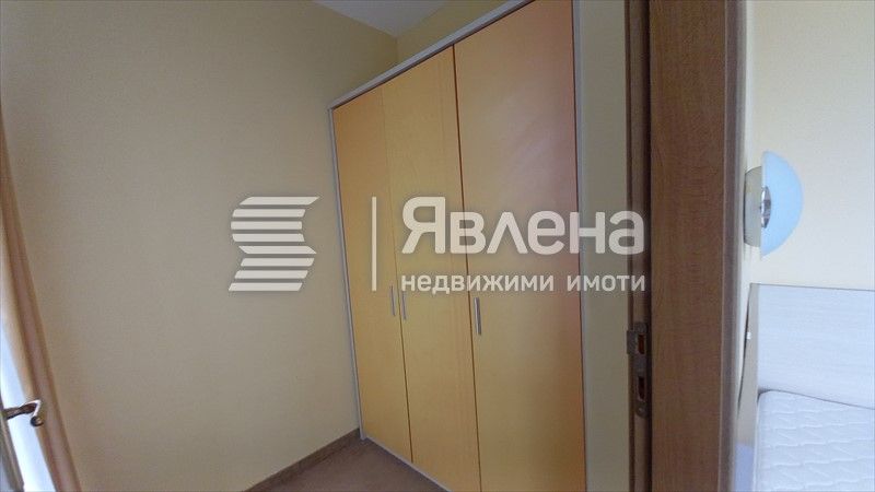 Явлена продава тристаен апартамент на метри от пяс