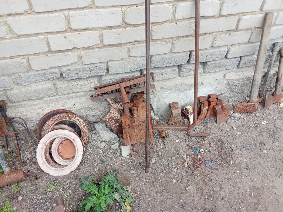 Продам топоры б у.