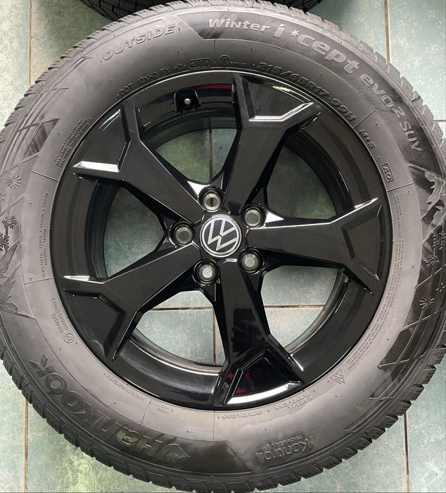 Jante aliaj R17 negre VW Tiguan anvelope 215/65/17 Hankook 2024