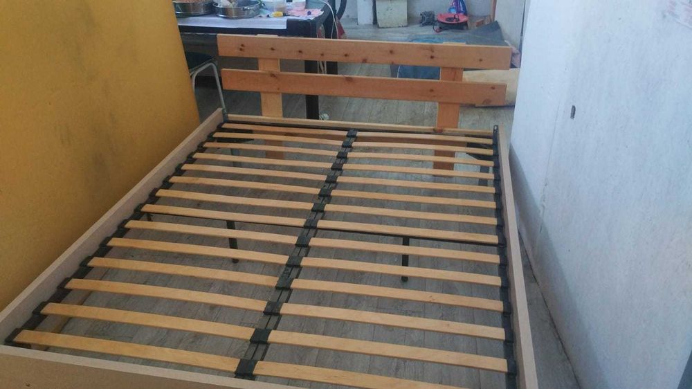 Кровать деревянная двуспальная