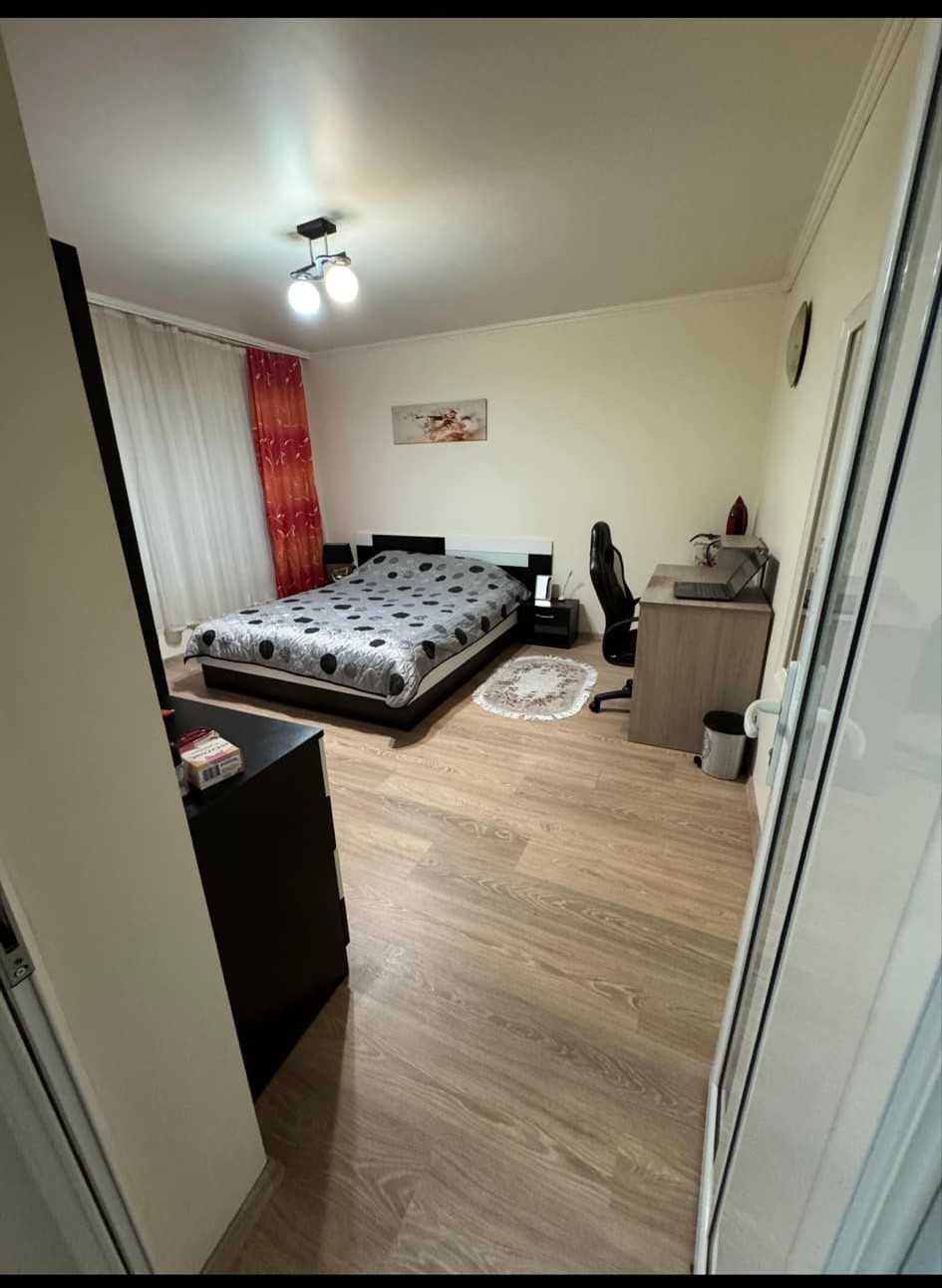 Продава се обзаведена къща - 290 кв.м. - двор 1040 кв.м.