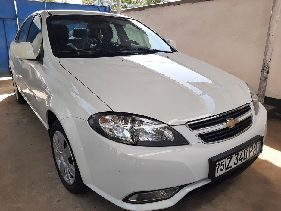 Продаётся машина Gentra.