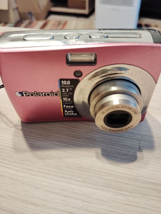 Polaroid Camera Model i1037 10.0 Megapixel. 2.7” Color LCD Screen