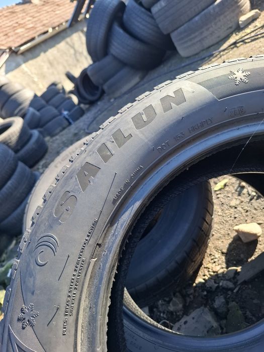 Vand 2 anvelope 215 60 17 de iarna nu au defecte