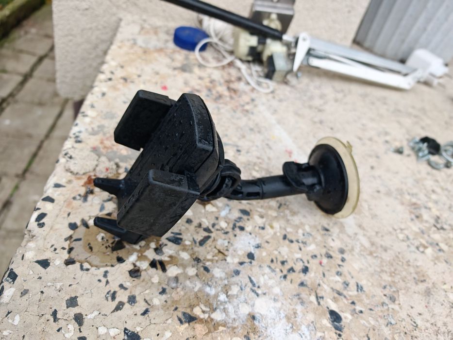 Стойка за телефон в колата