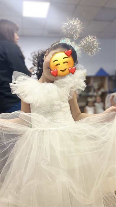 Белое платье с сумочкой