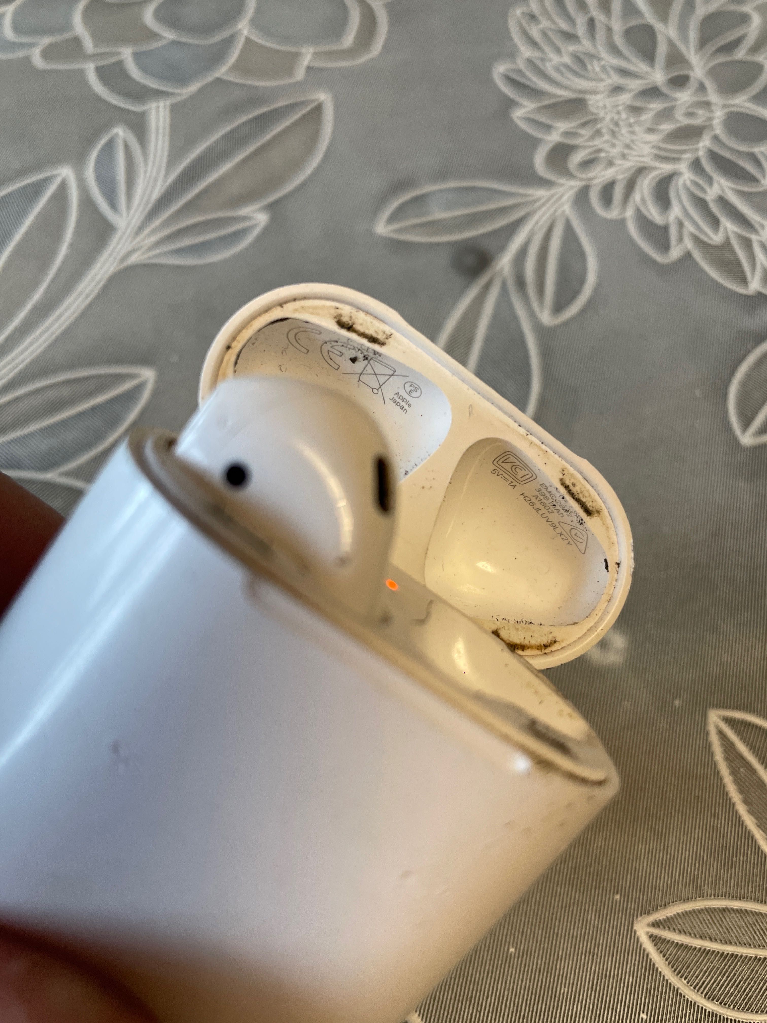 Слушалки AirPods 2 поколение