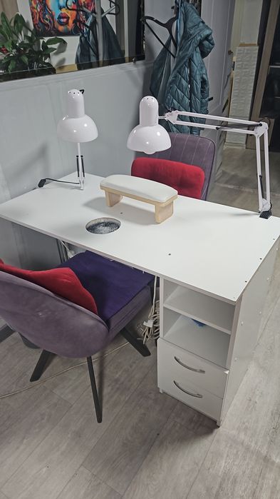 Сдам место для мастера маникюра и педикюра. Жетысу 3