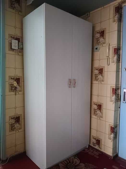 Продам белый шкаф 180х80х50